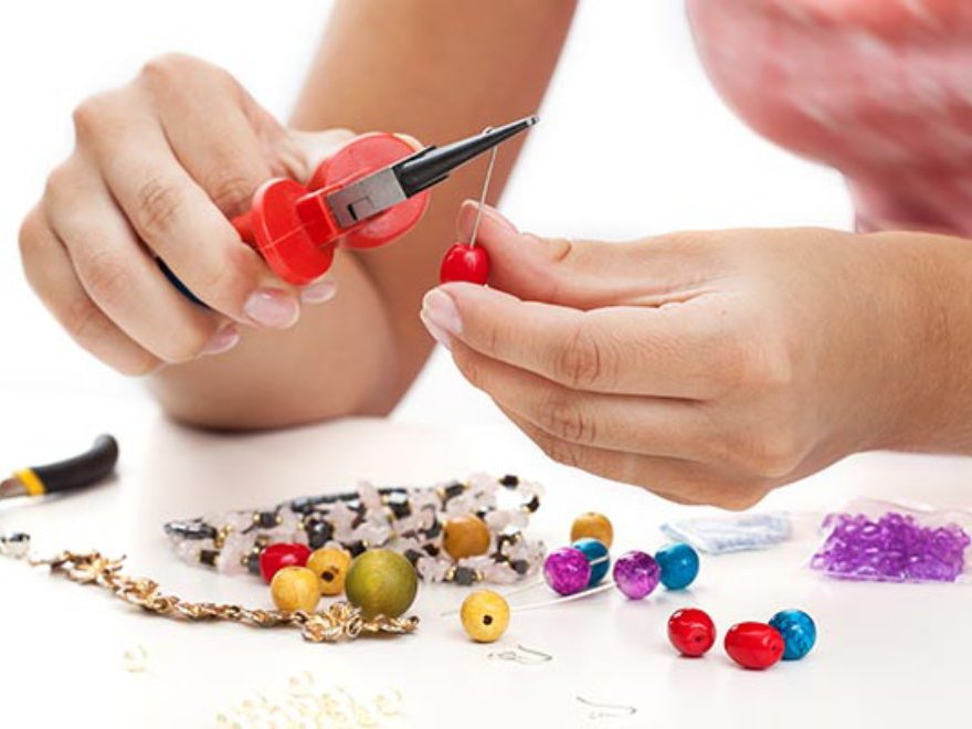 Mobile Jewellery Making Birthday Party Hull