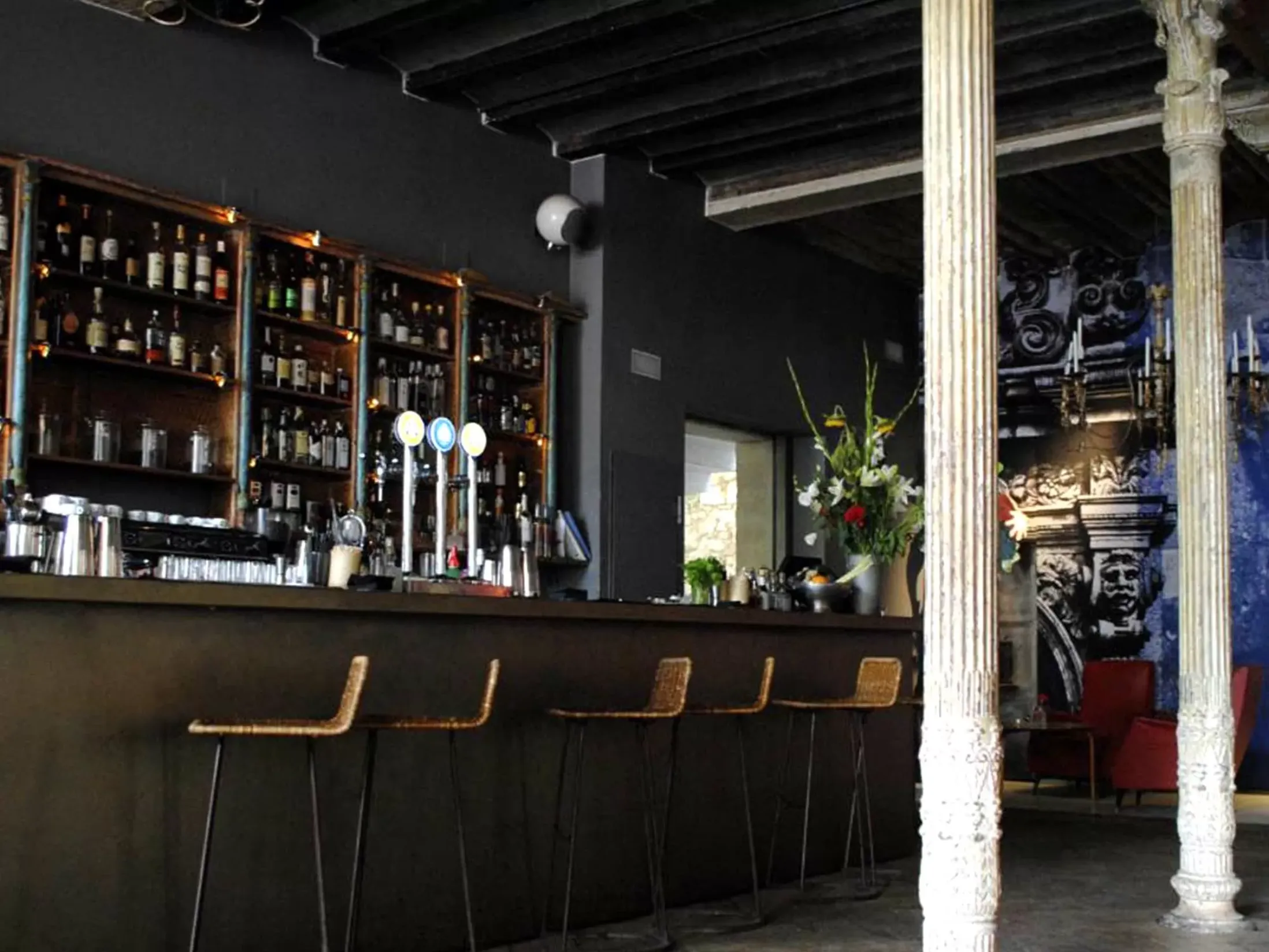 Best Clubs in Barcelona - Ocana