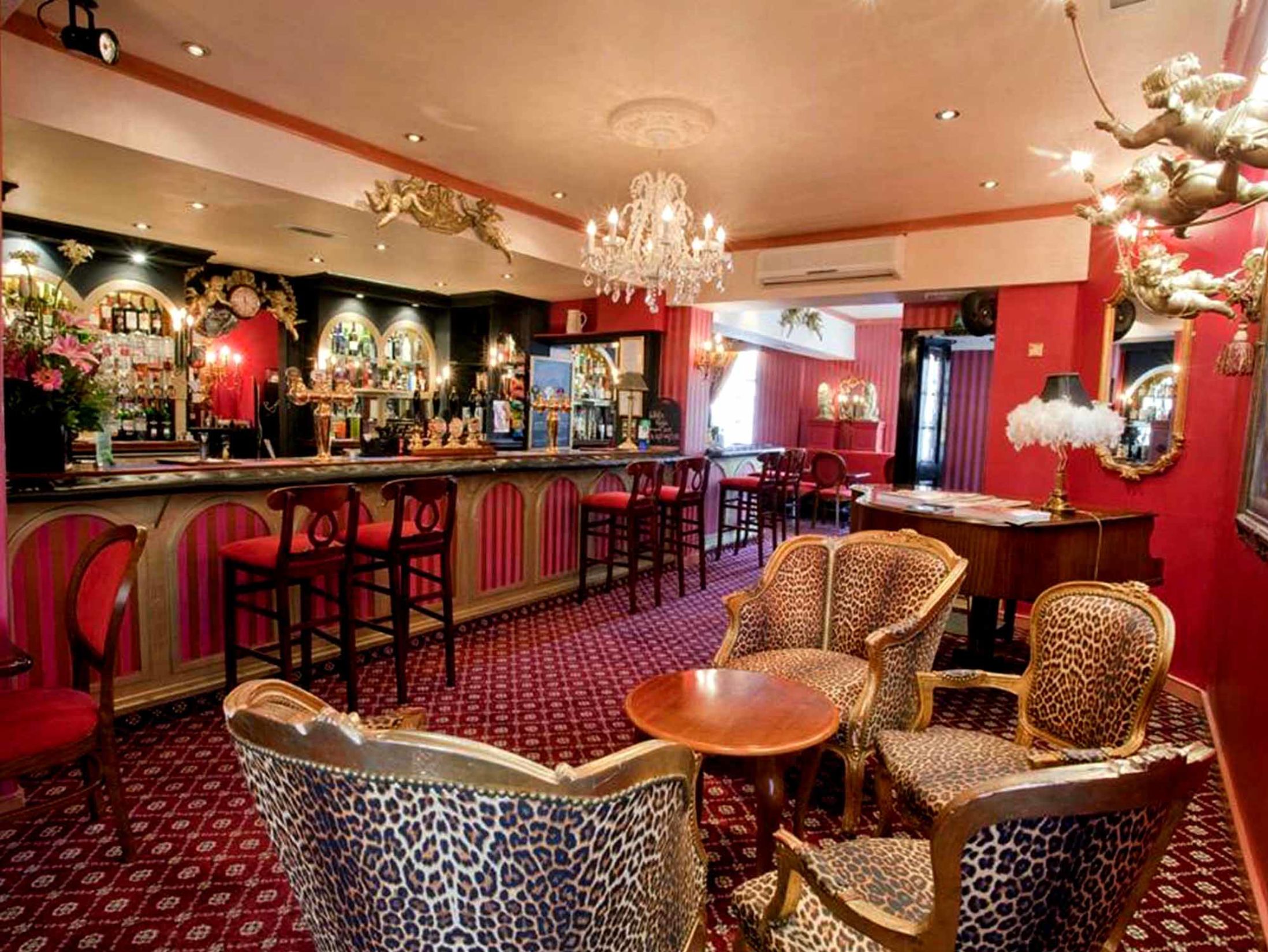 Best Pubs in Brighton - Regency Tavern