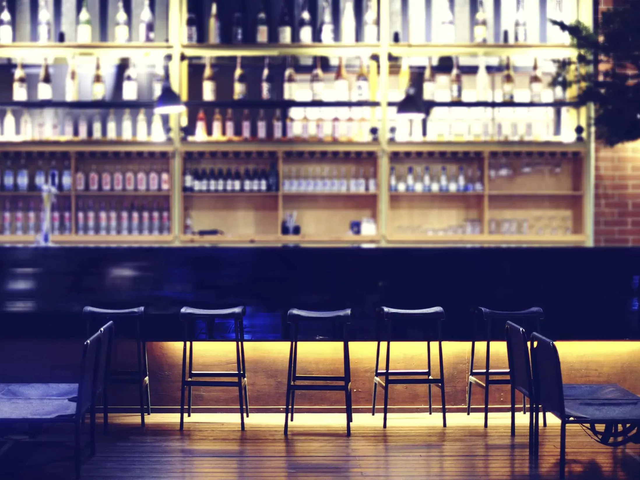 Best Sports Bars in Birmingham - Hennessey's Bar