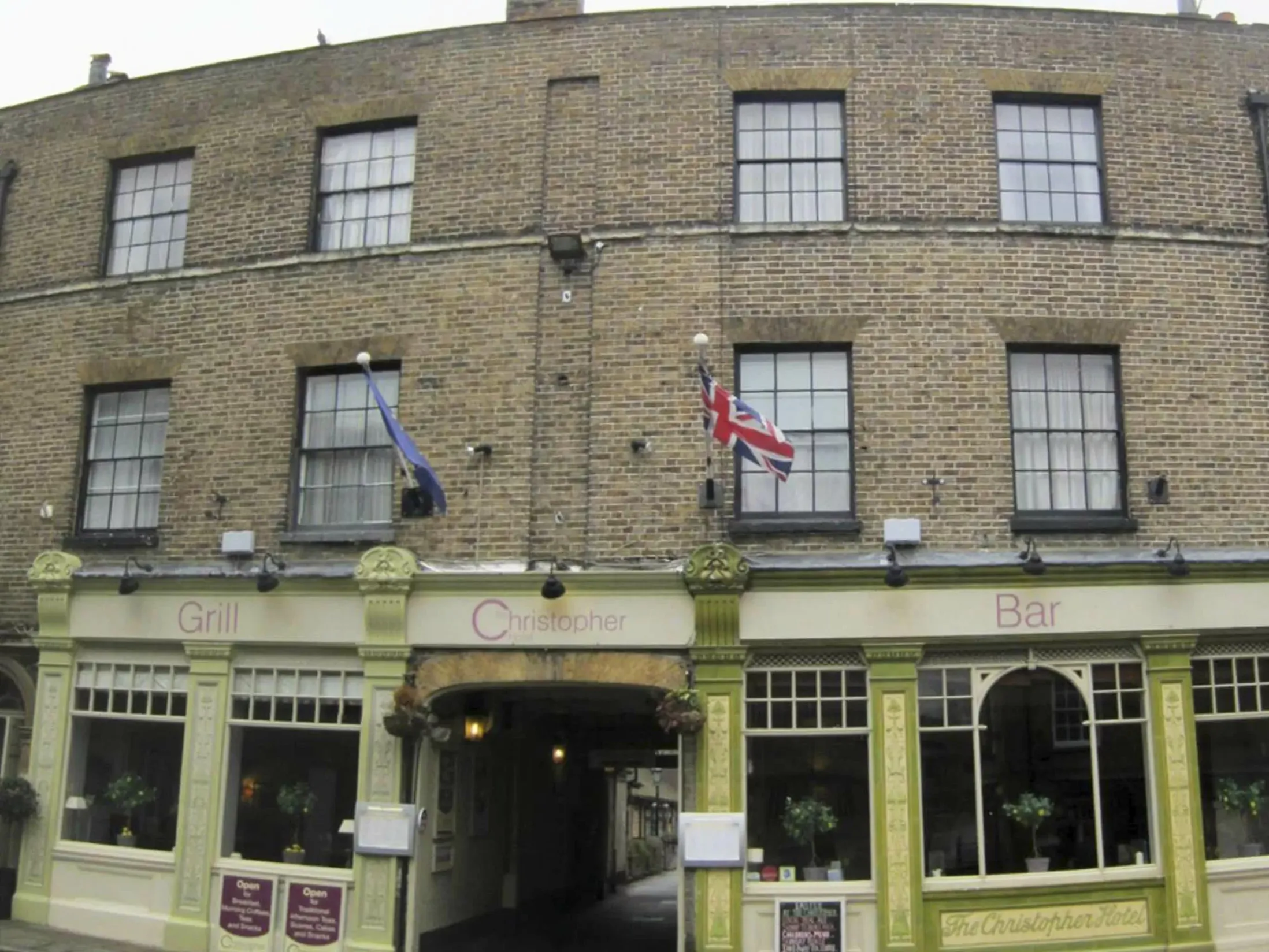 Cheap Hotels in Windsor - The Christopher