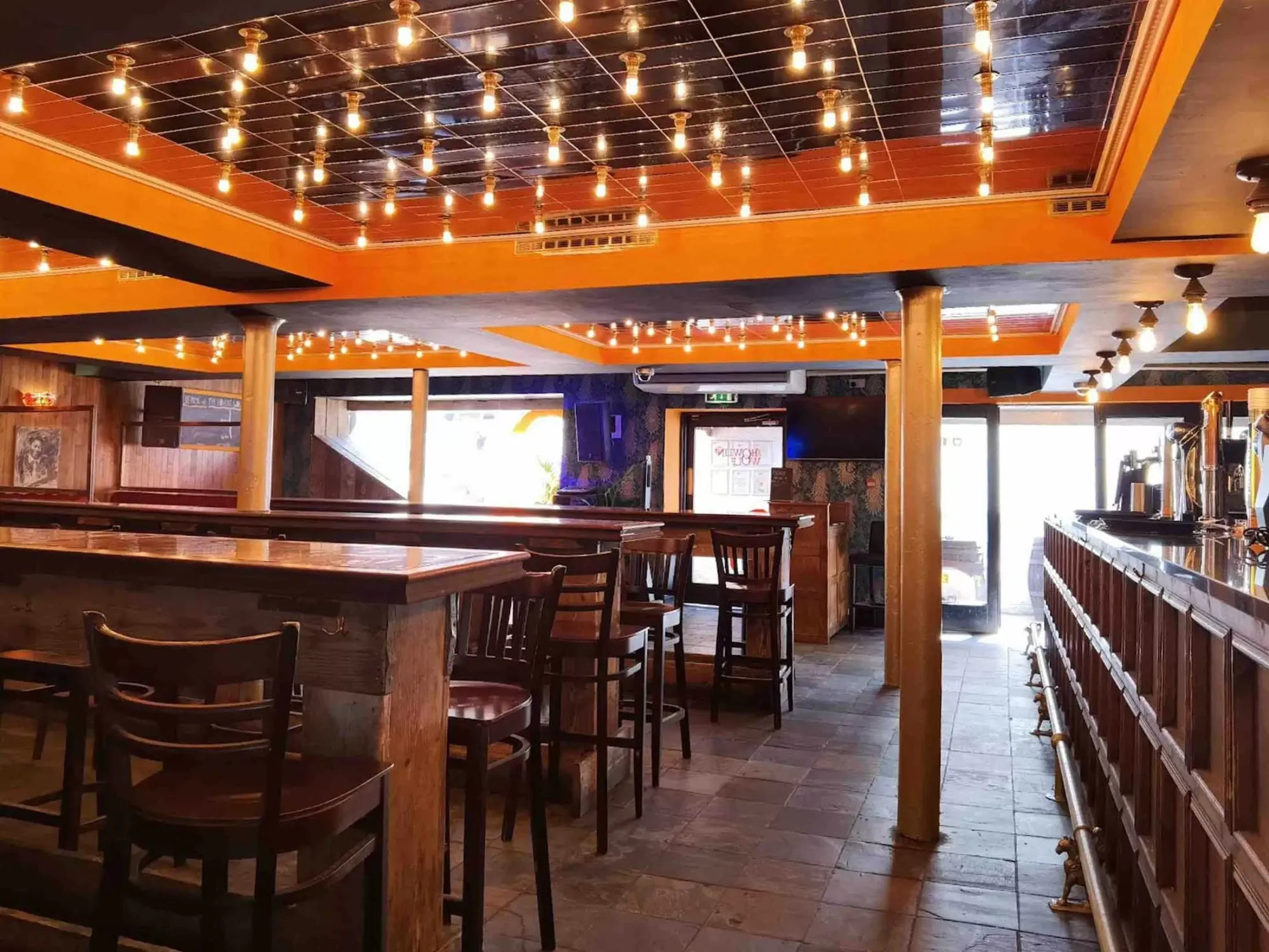 Best Bars in Glasgow - The Howlin' Wolf