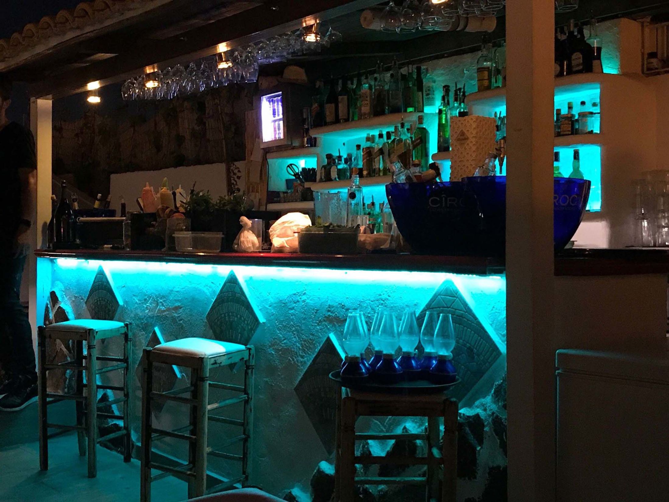 Best Bars in Ibiza - Tirapallá