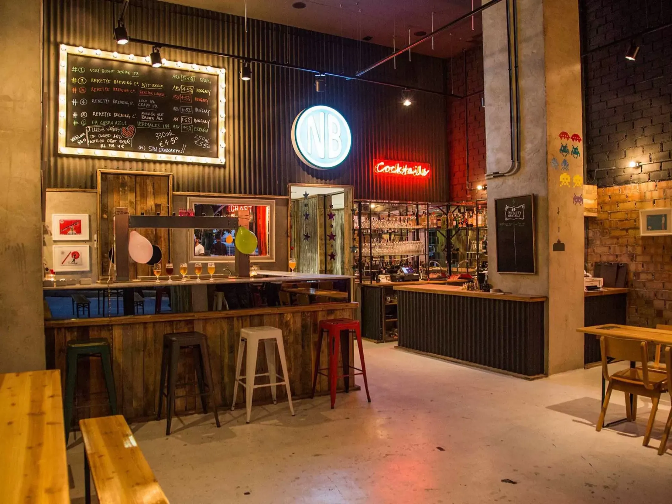 Best Bars in Marbella - Noisy Budgie Brewery