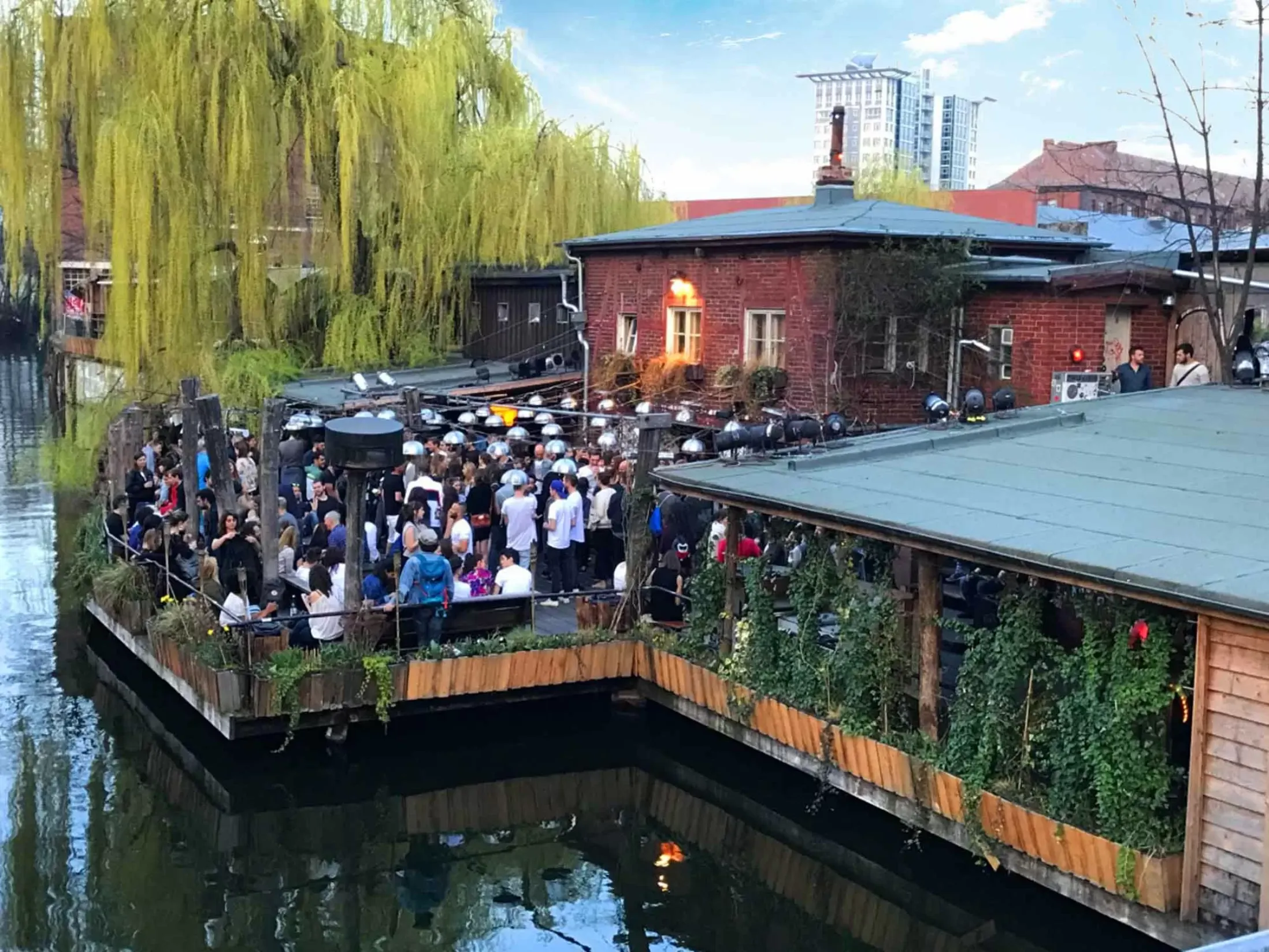 Best Clubs in Berlin - Club Der Visionaere