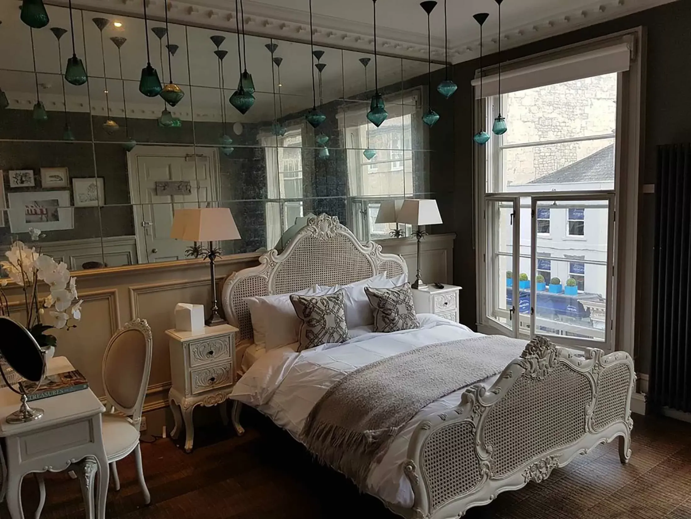 Best Hotels in Bath - The Halcyon Apartments 