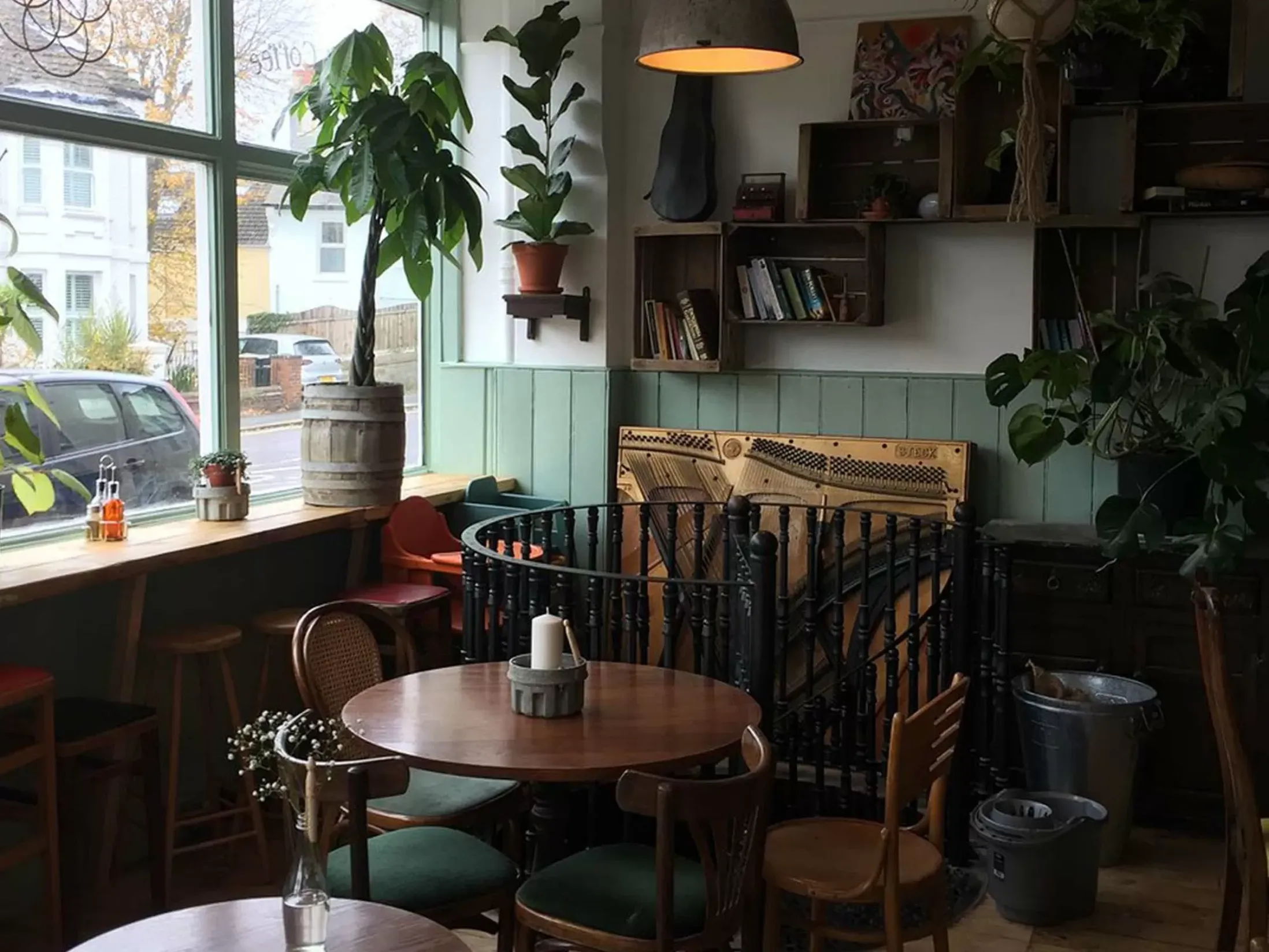 Best Vegan Restaurants in Brighton - The Roundhill