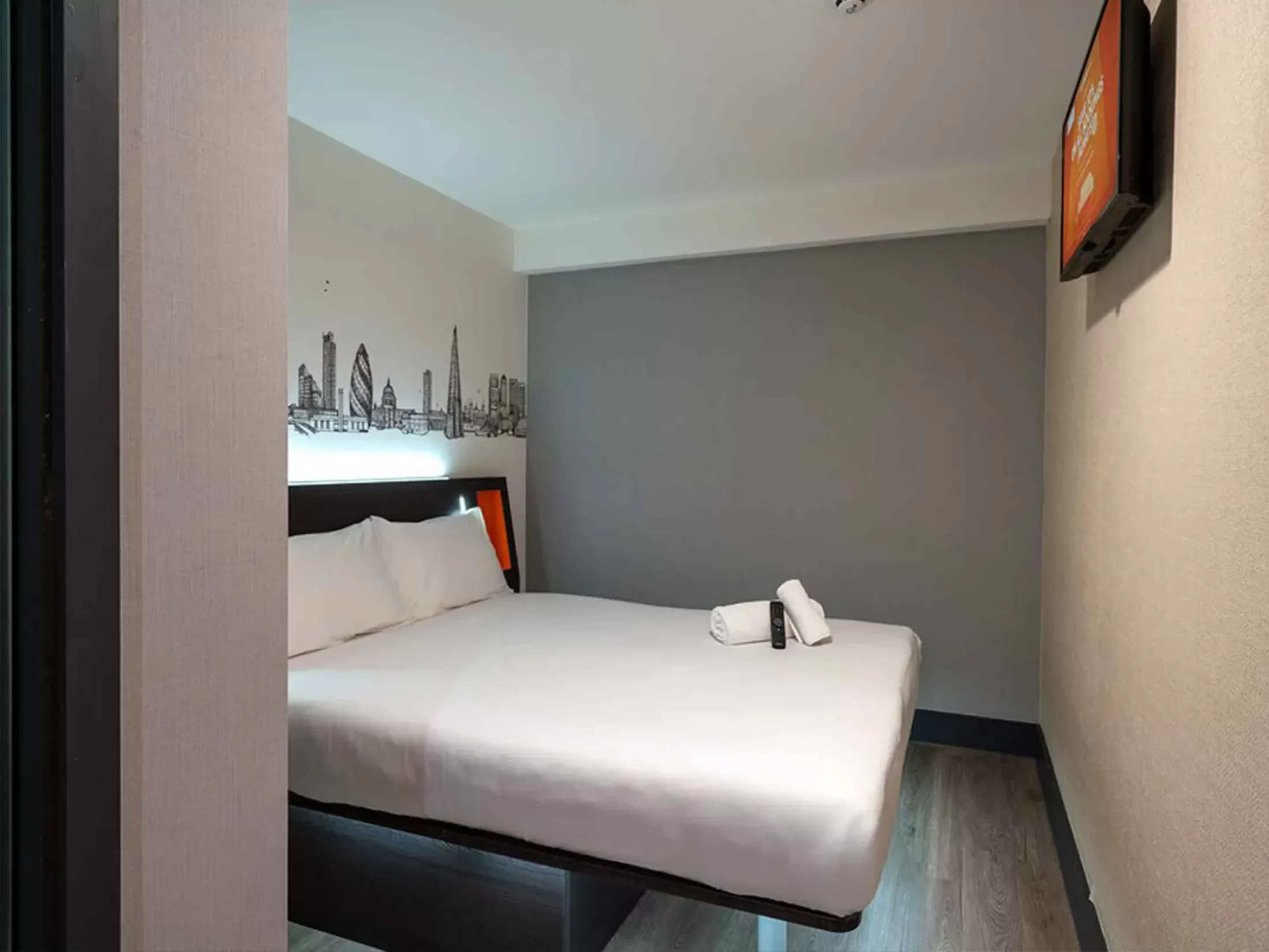 Cheap Hotels in London - easyHotel London City Shoreditch