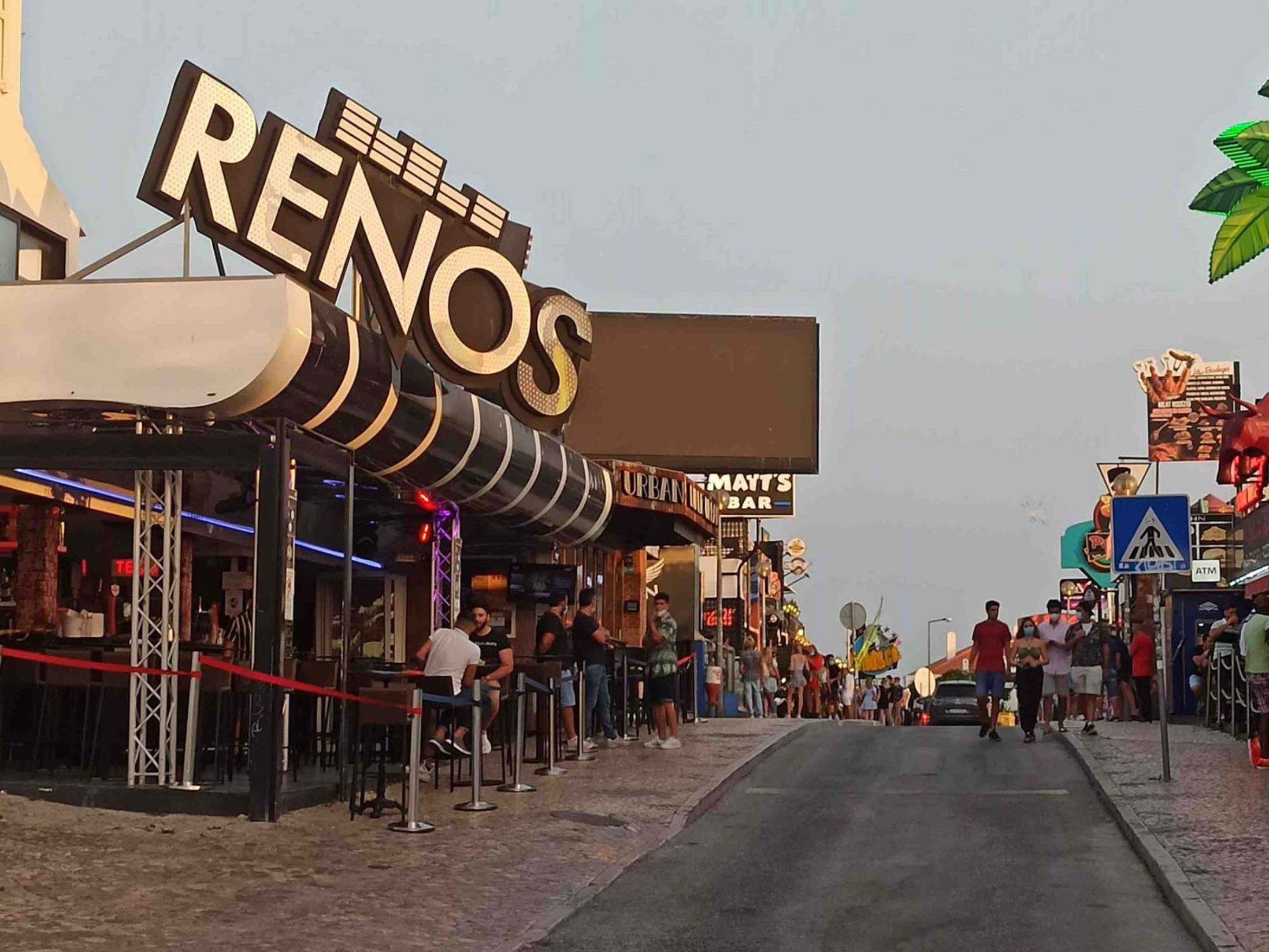Reno's - Best Bars in Albufeira
