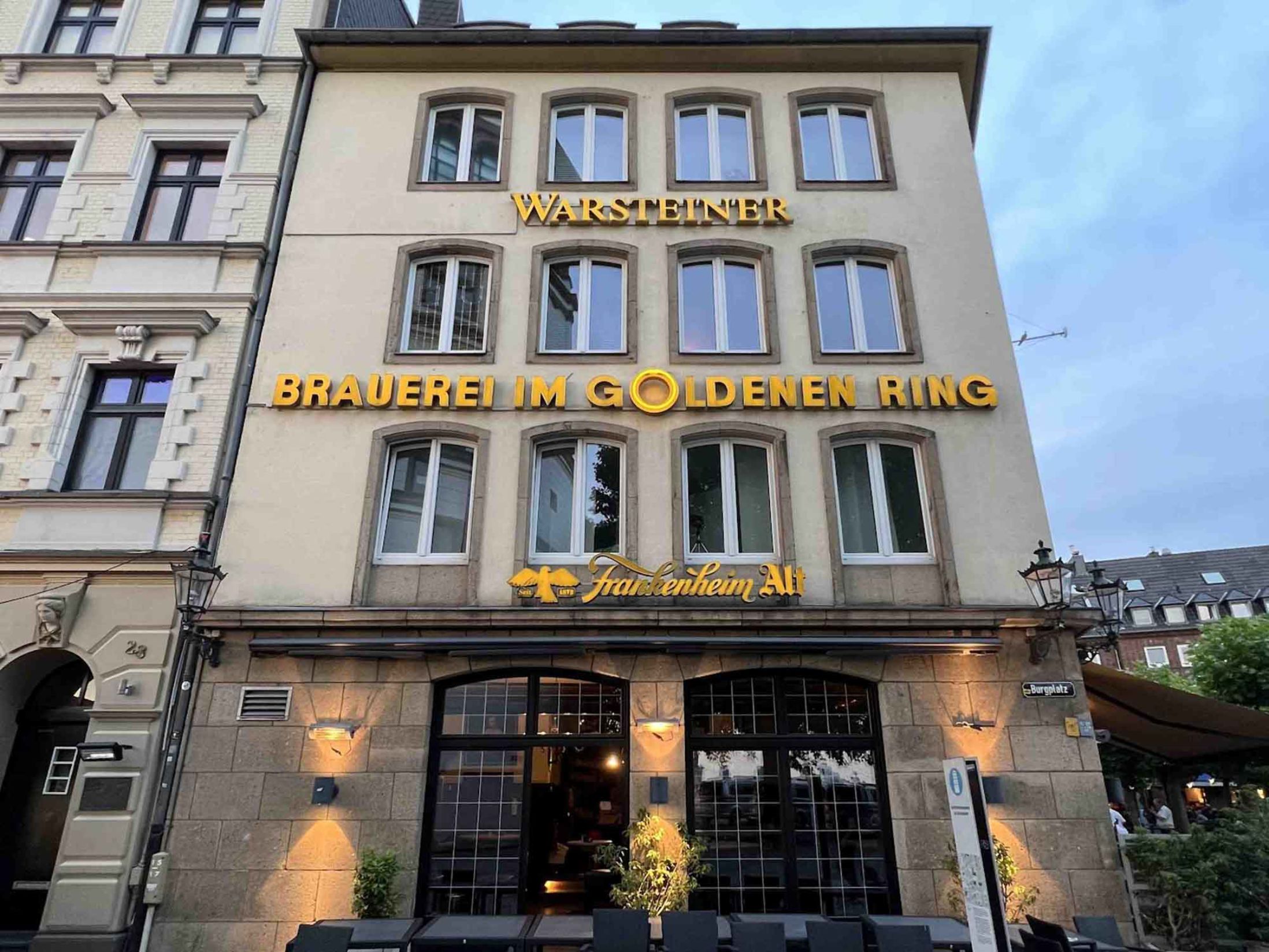 Im Goldenen Ring - Best Pubs in Dusseldorf