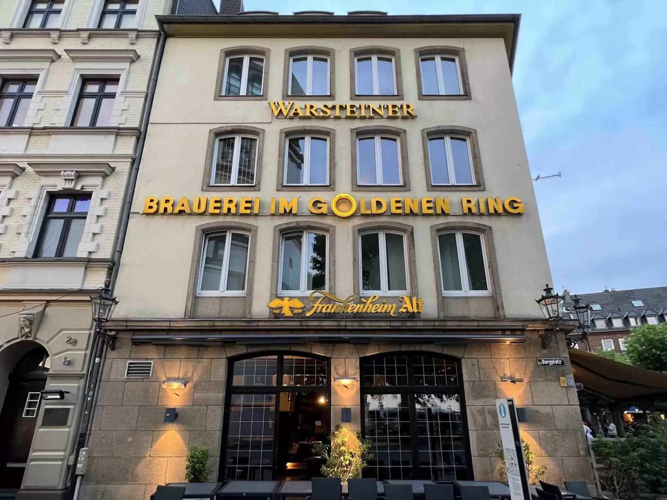 Im Goldenen Ring - Best Pubs in Dusseldorf