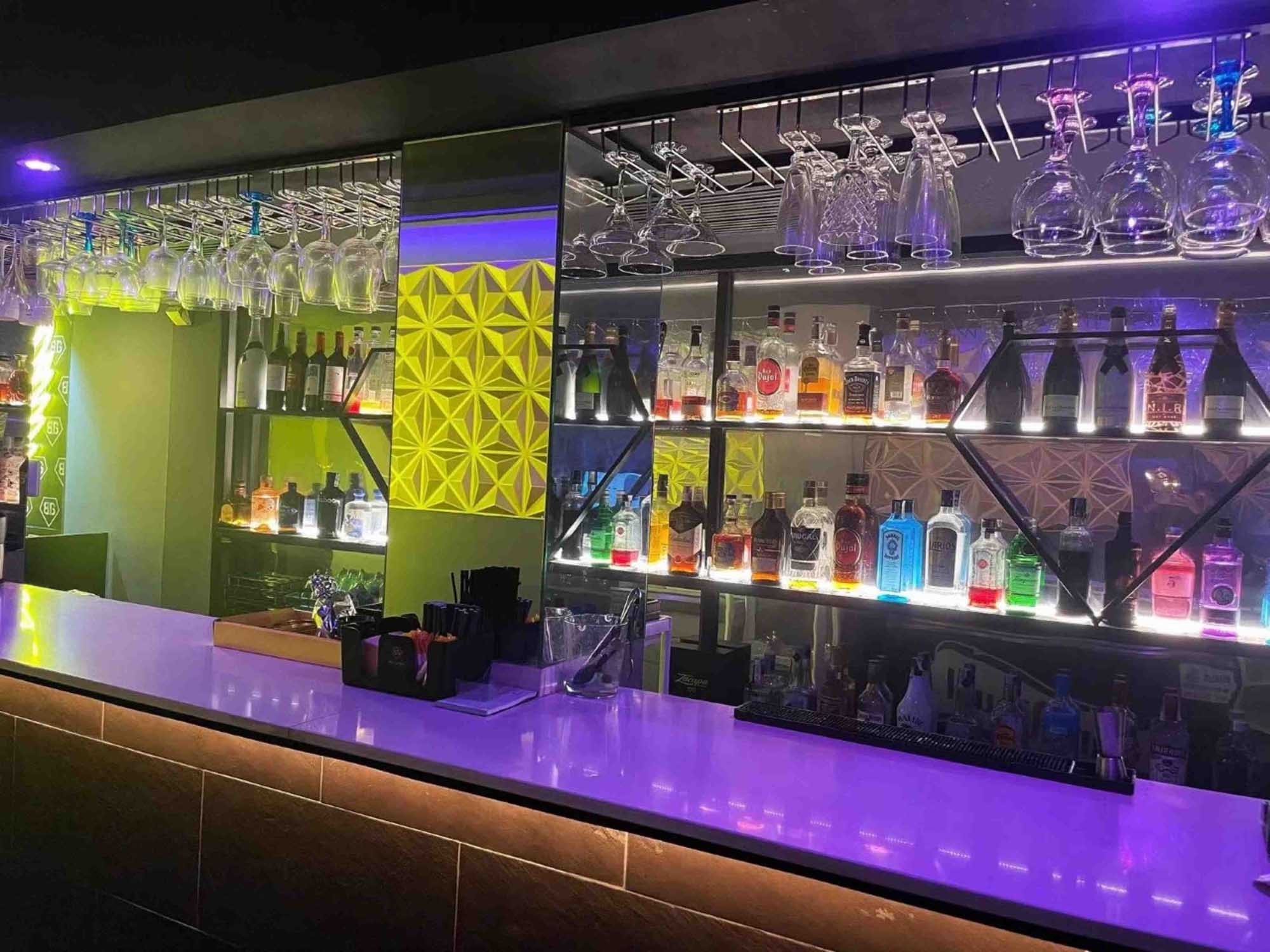 Black & Gold Shisha Lounge - Best Bars in Barcelona