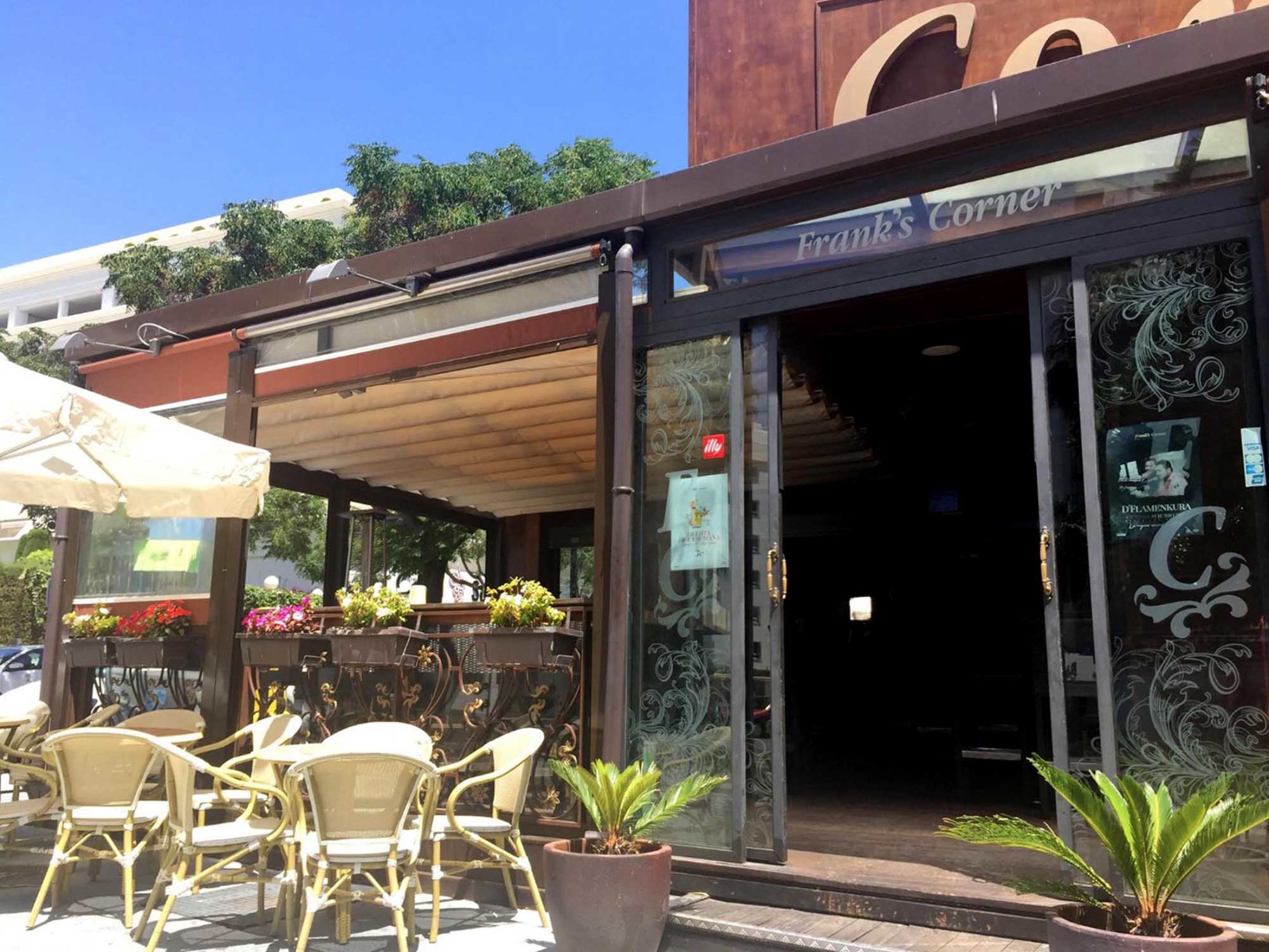Best Bars in Marbella - Frank's Corner