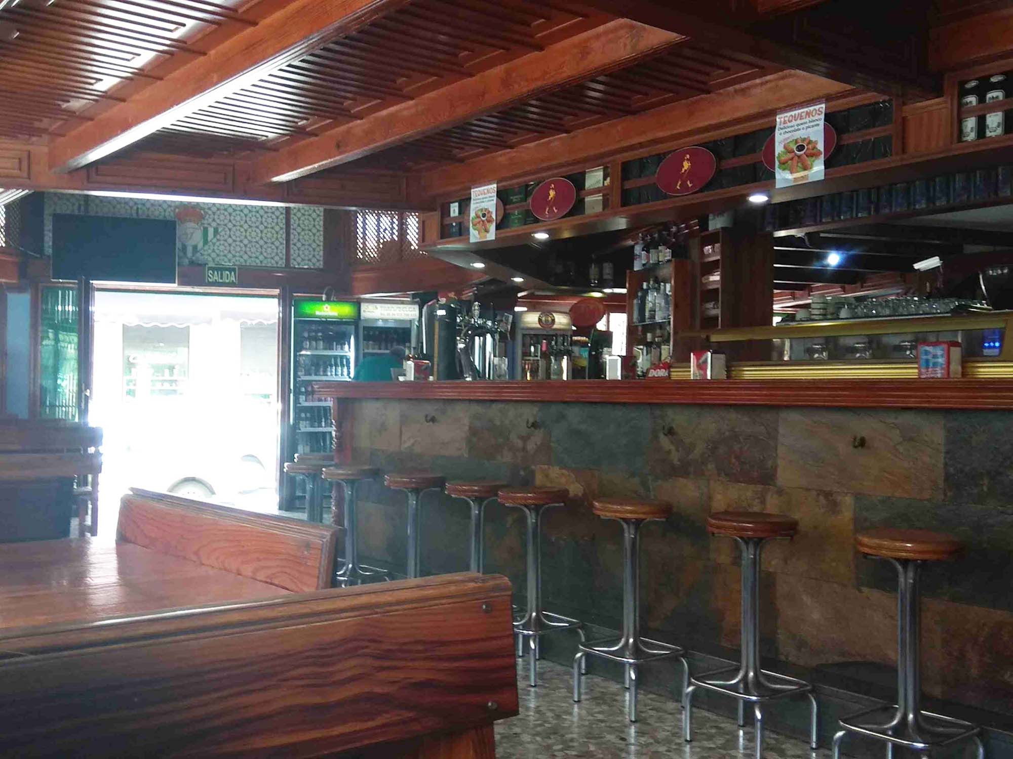 Best Bars in Tenerife - Bar La Tropical
