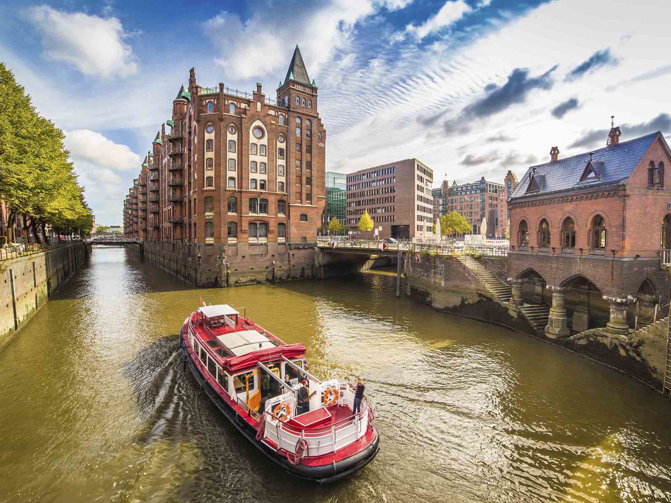 The Best Hamburg Attractions - Nikolaifleet