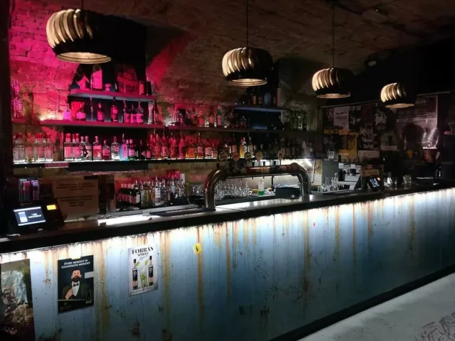 Famous Ruin Bar Crawl