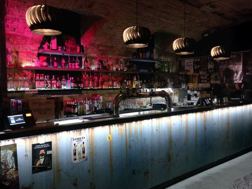 Budapest Famous Ruin Bars Crawl