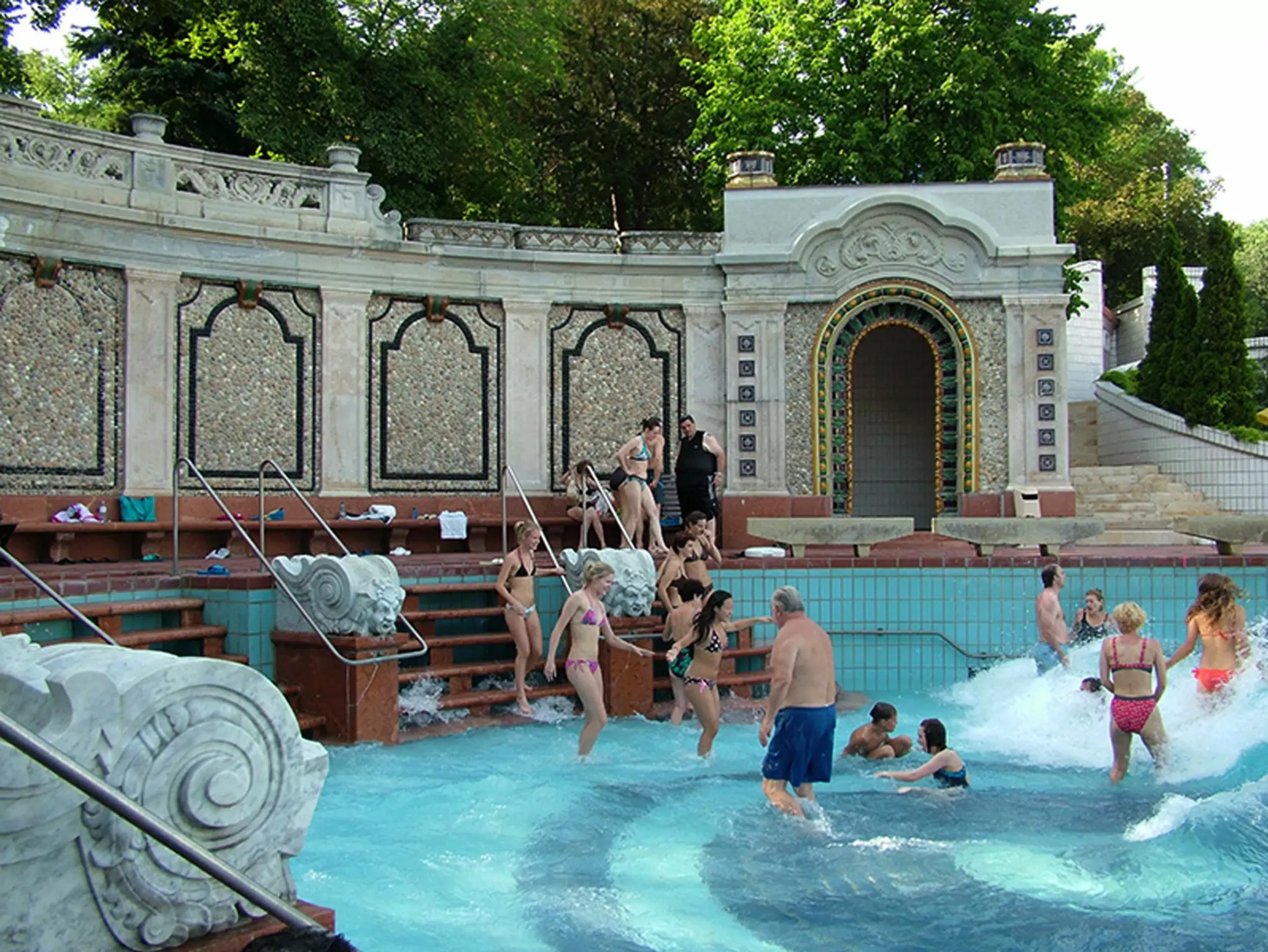 What are the Reasons to Visit Budapest?