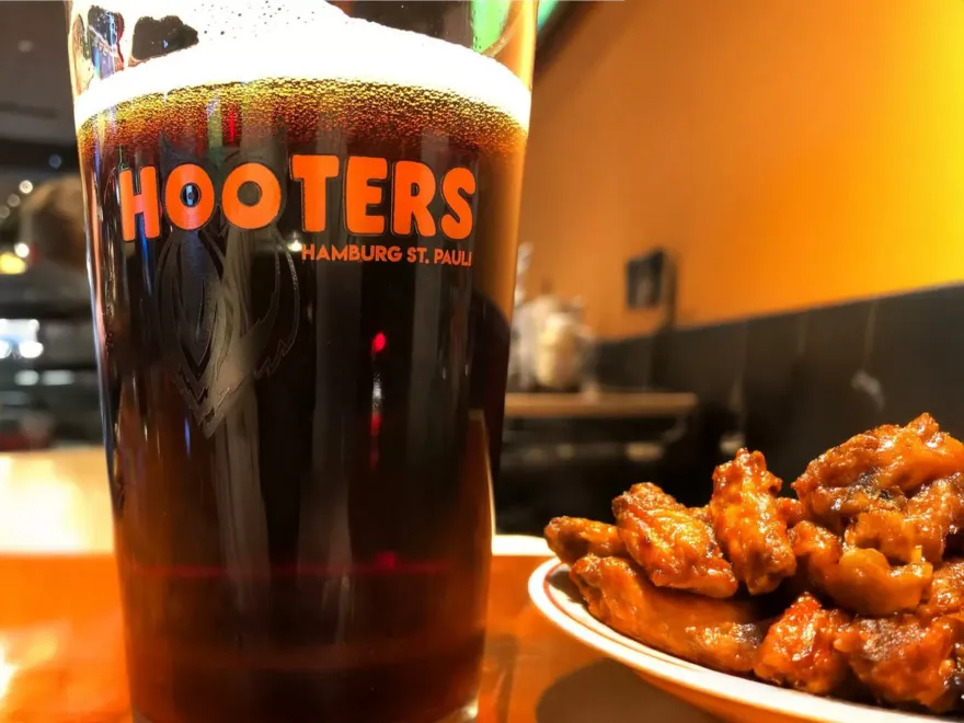 Hooters - Wings & Unlimited Beer