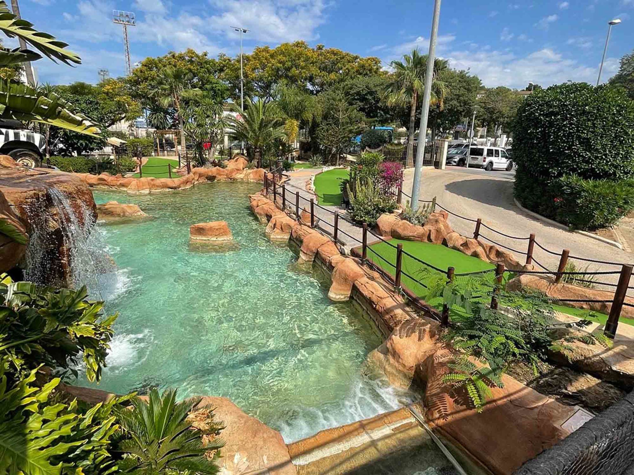 What Are the Reasons to Visit Magaluf?