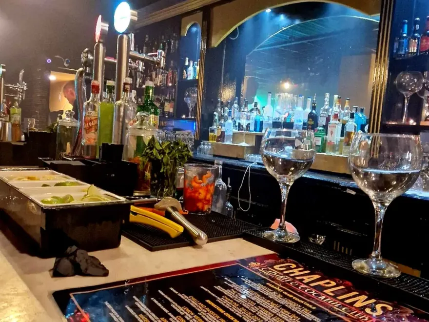 Bar Crawl & Club Entry