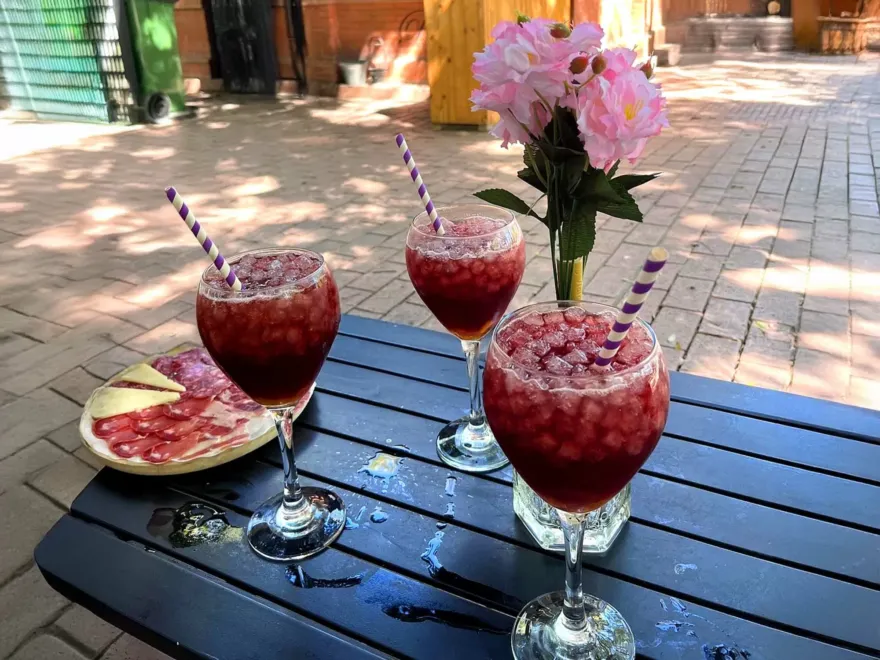 Bar Crawl & Club Entry