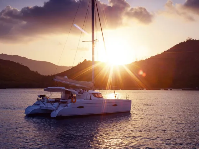 Catamaran Cruise & Unlimited Drinks