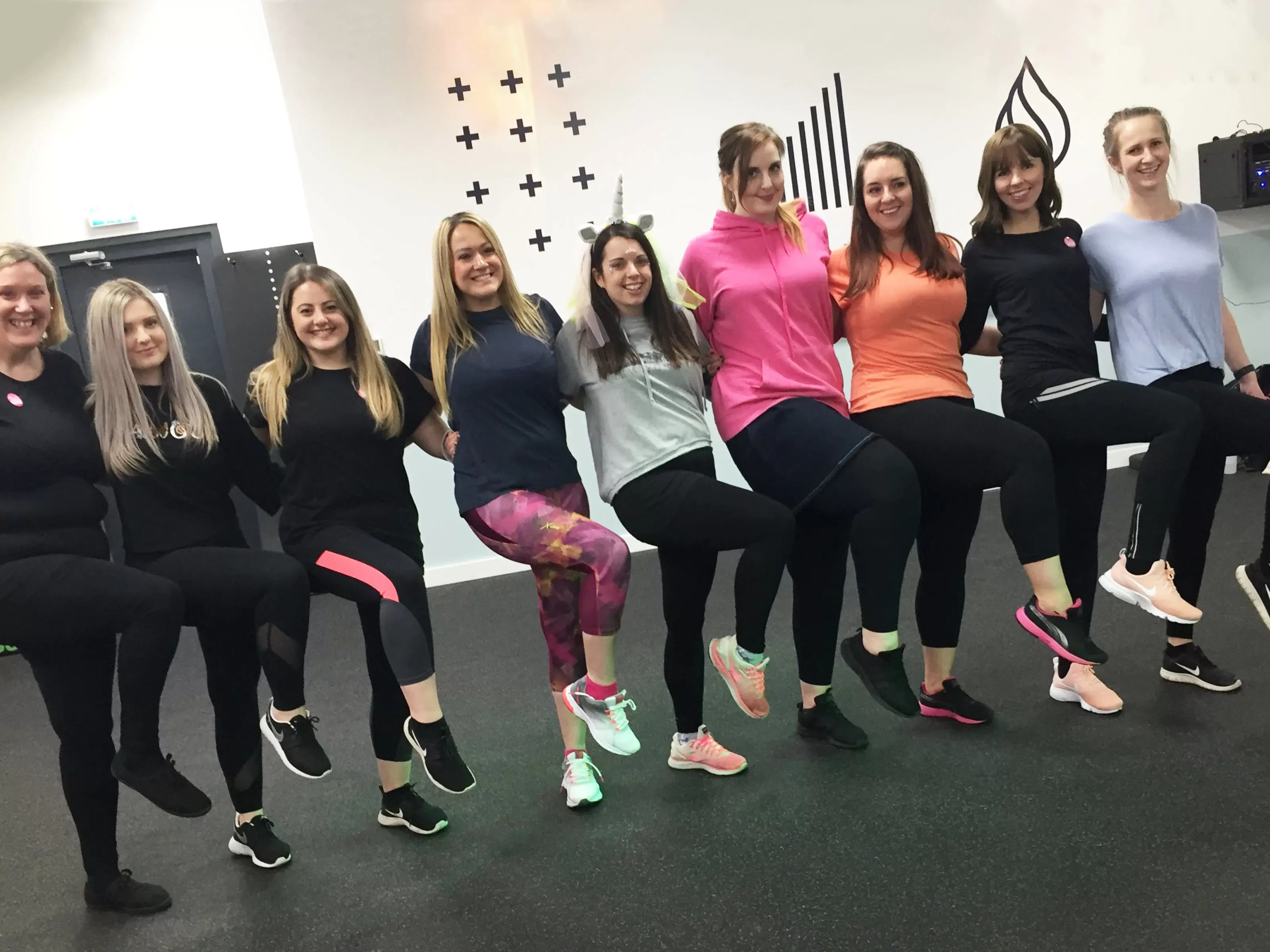 https://www.funktionevents.co.uk/images/pictures/new/uk/activities/dance-party-ideas/hen-do-dance-party-class-%281600x1200-crop%29.jpg?v=6b214d12