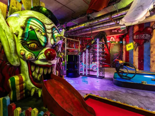 Junkyard Golf - Golf & Drinks